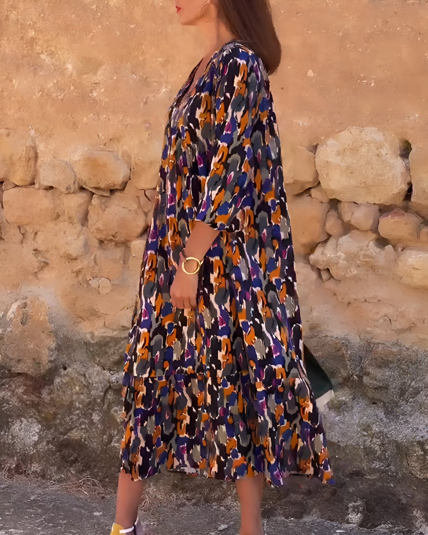 Dana V-Neck Long Dress with Retro Pattern and Elegant Comfort